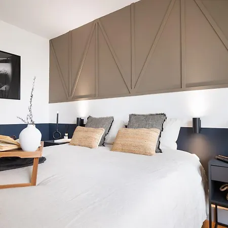 Angles - 1 à Montmartre *