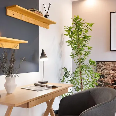 Angles - 1 A Montmartre Apartment *